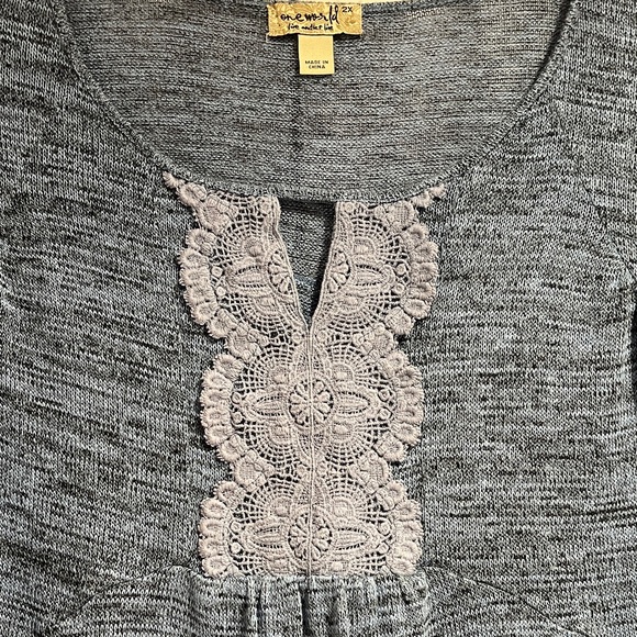 đź’‹2/$20 Heathered Blue light weight knit top with Lace Accent - Picture 3 of 7